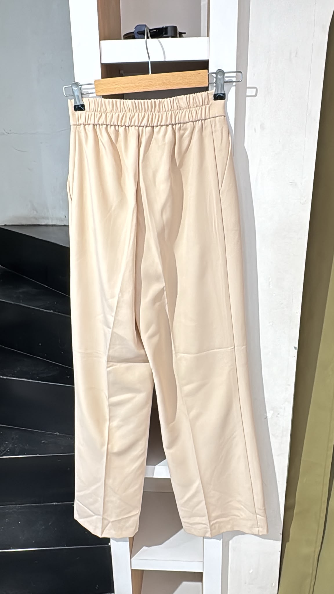 Arkası Lastikli Bol Paça Pantolon