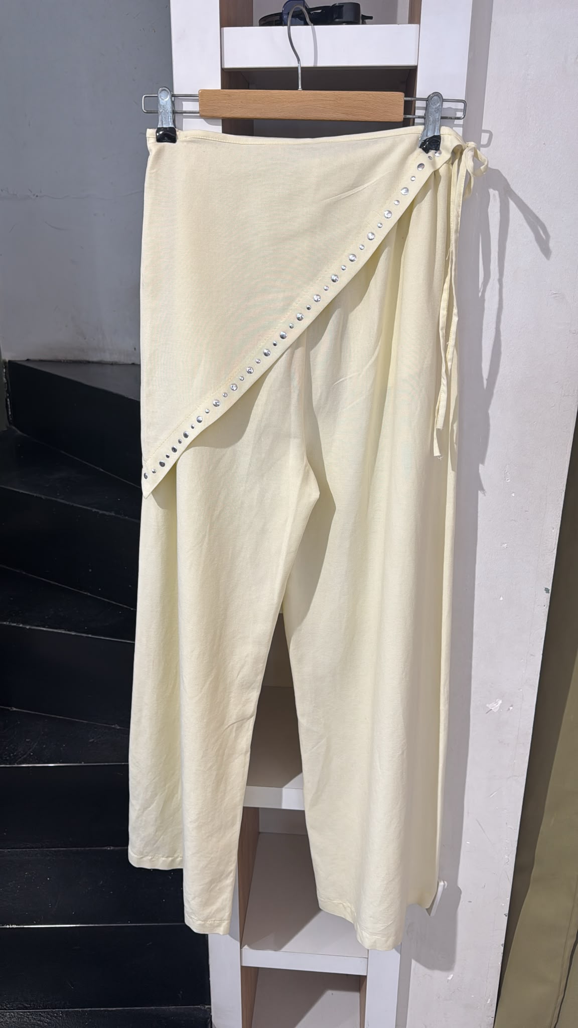 Beli Fularlı Bol Paça Pantolon