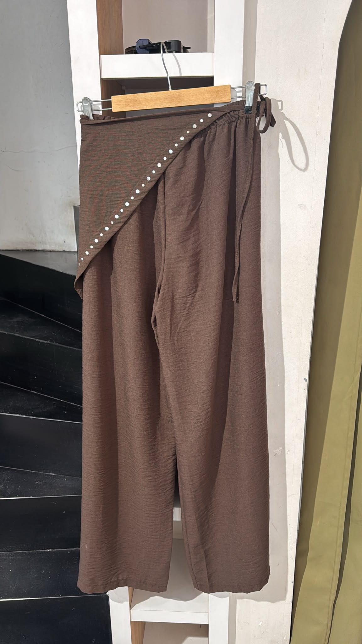 Beli Fularlı Bol Paça Pantolon